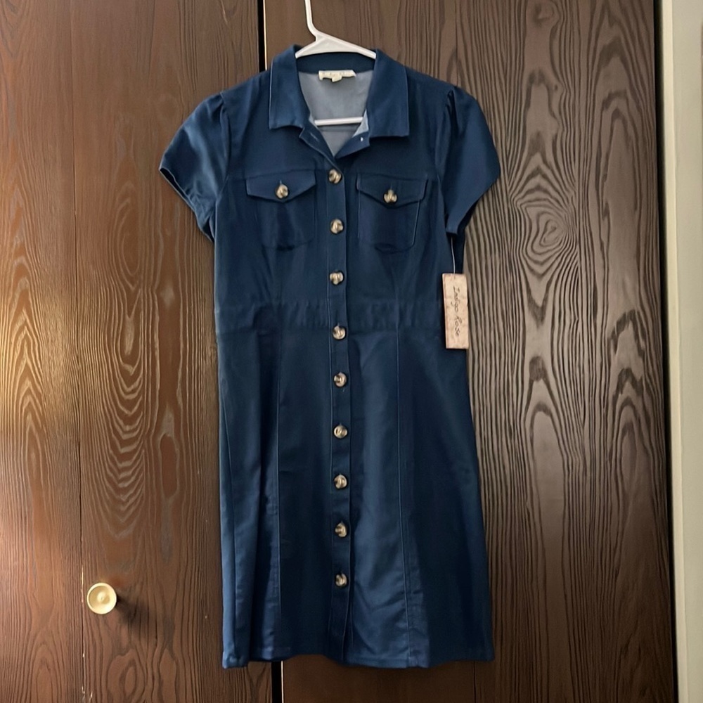 Indigo Rose short sleeved denim dress. Size Medium. NWT